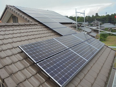 平瓦へ太陽光発電システムを設置しました – ウエダデンキの店主ブログ